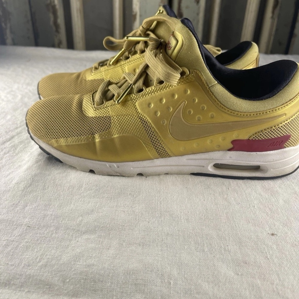 Size 8.0 -Womens Nike Air Max Zero QS Metallic Gold - Picture 5 of 15